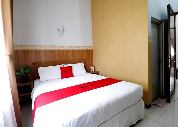RedDoorz Plus near Undip Tembalang Semarang