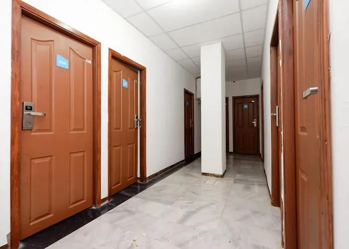 RedDoorz Near Kota Lama Semarang